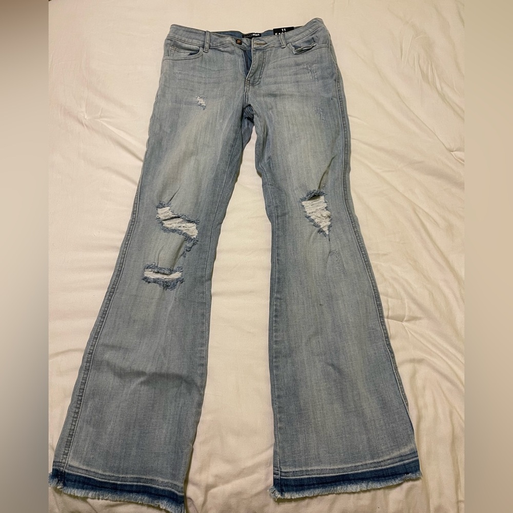 Fashion Nova Flare Jeans, Size 11, light wash (NEW)
